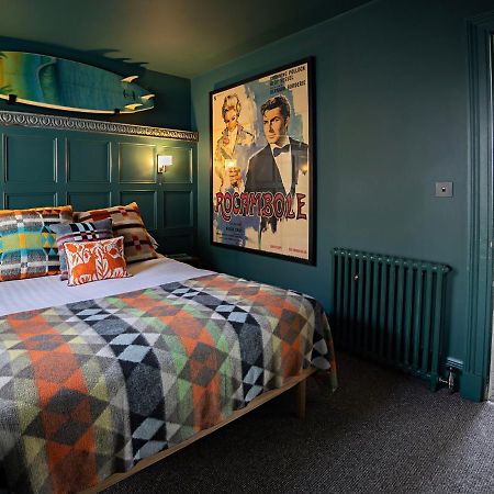Paramount Apartments Ilfracombe, Arty Seaside Holiday Apartments Extérieur photo