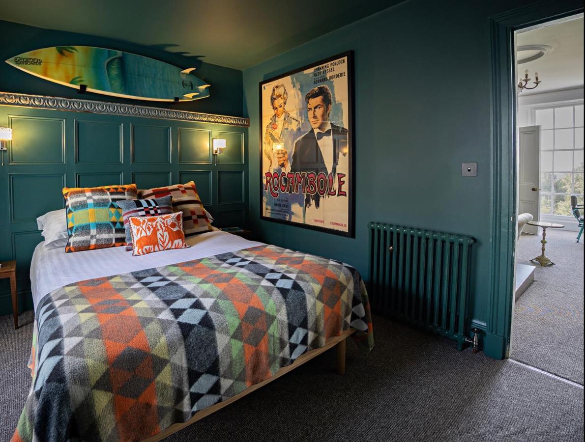 Paramount Apartments Ilfracombe, Arty Seaside Holiday Apartments Extérieur photo