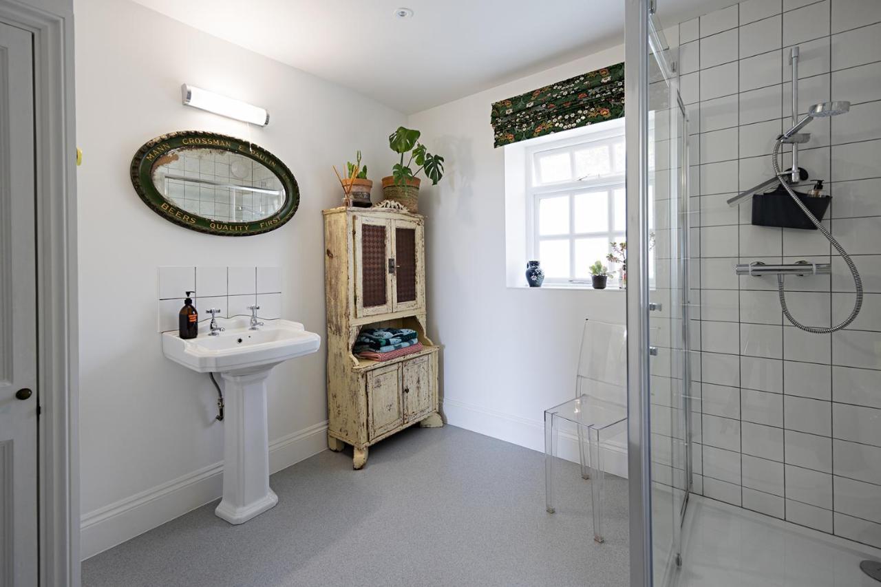 Paramount Apartments Ilfracombe, Arty Seaside Holiday Apartments Extérieur photo