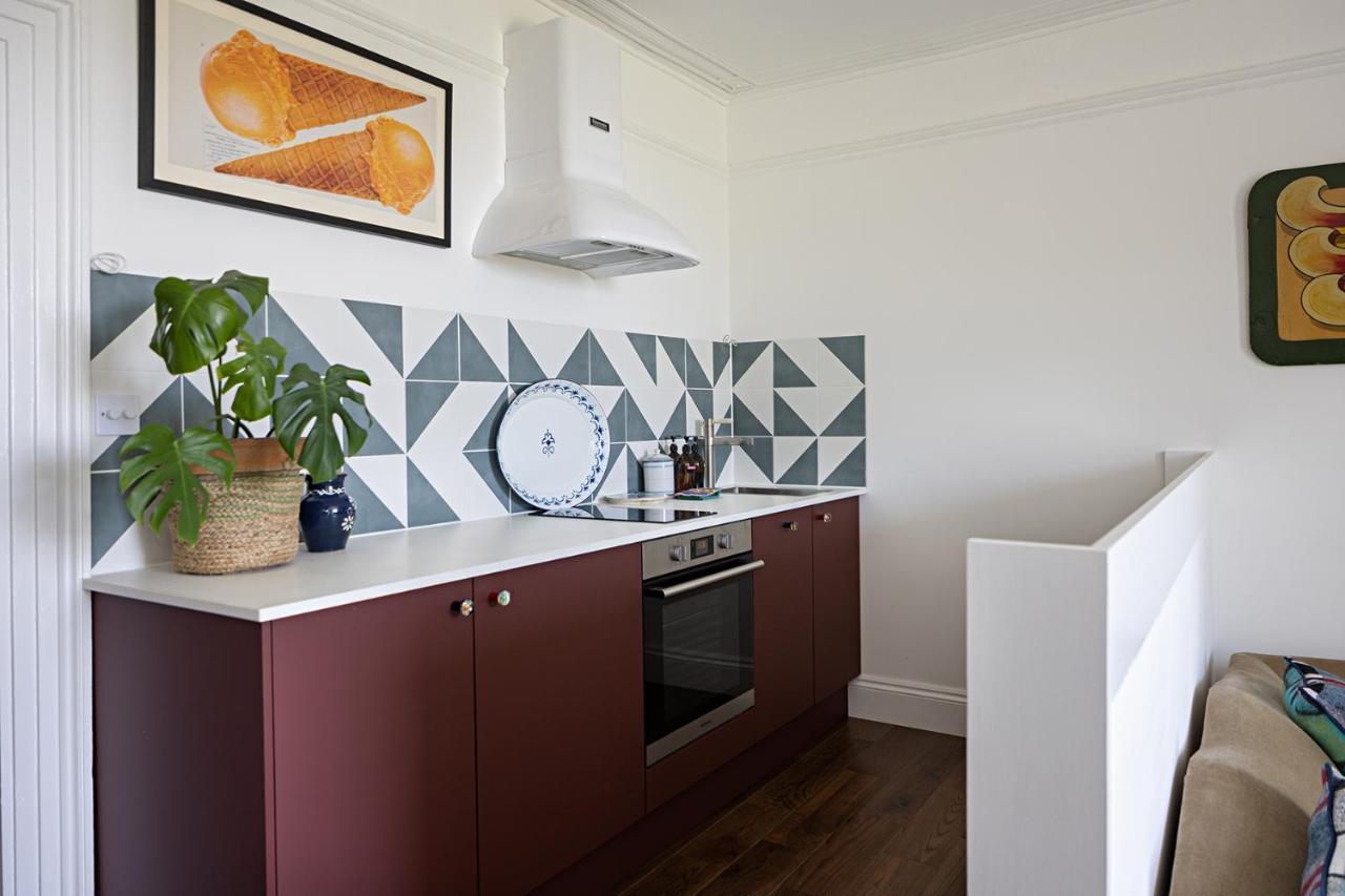 Paramount Apartments Ilfracombe, Arty Seaside Holiday Apartments Extérieur photo
