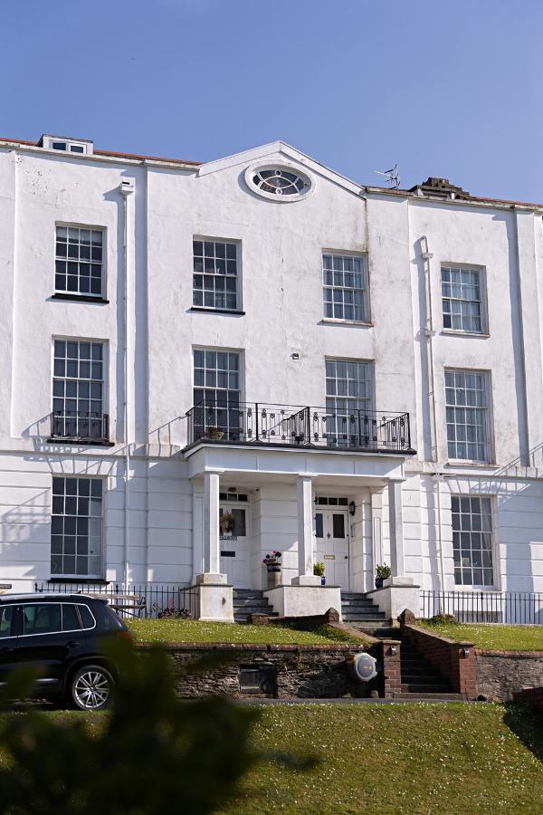 Paramount Apartments Ilfracombe, Arty Seaside Holiday Apartments Extérieur photo