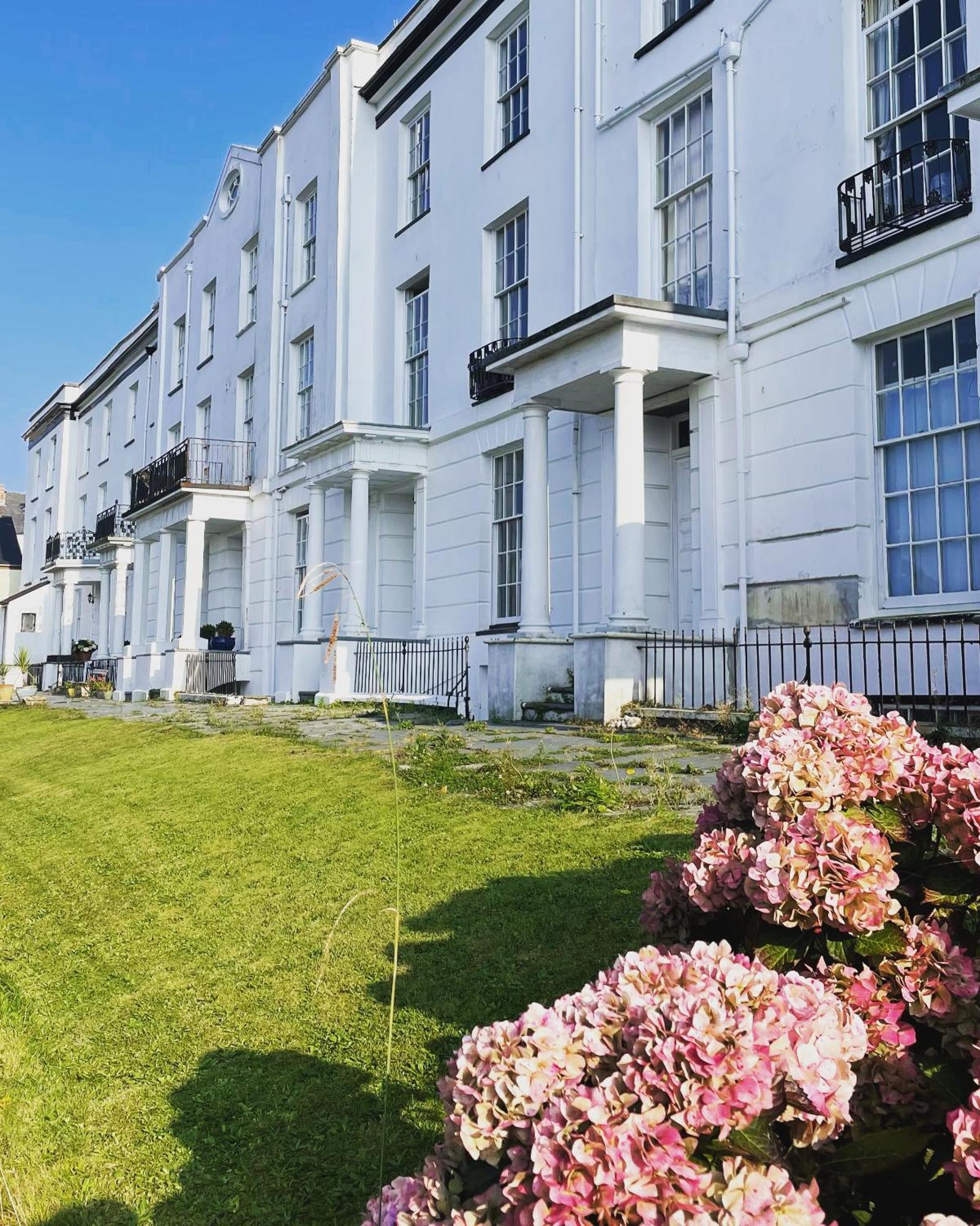 Paramount Apartments Ilfracombe, Arty Seaside Holiday Apartments Extérieur photo